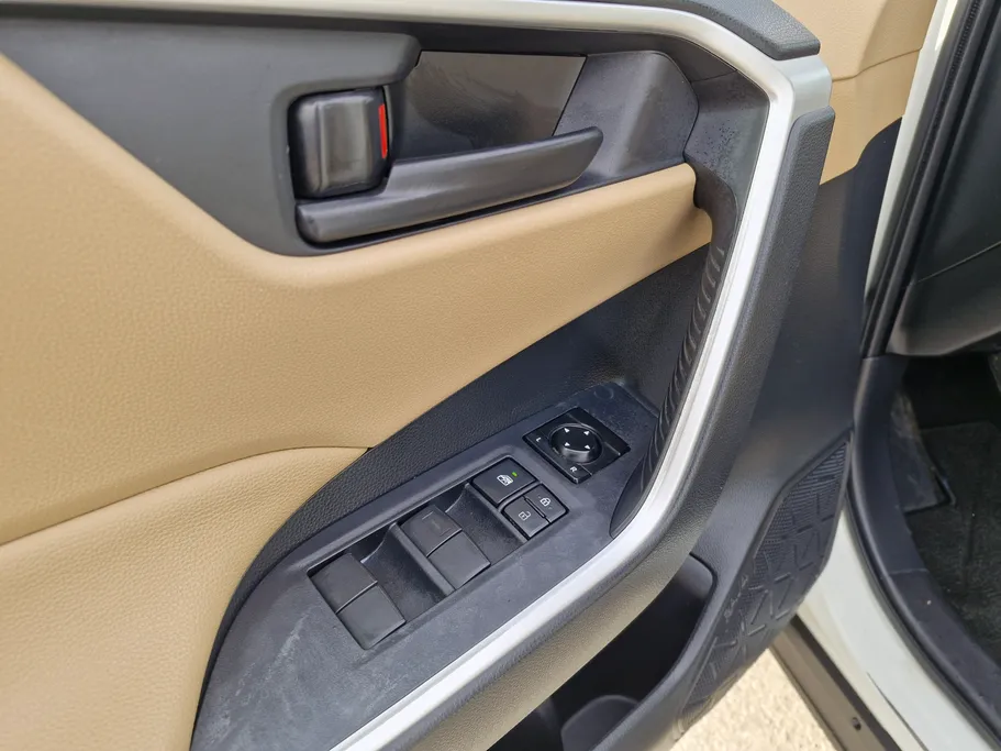 تويوتا راف فور LE 2022 