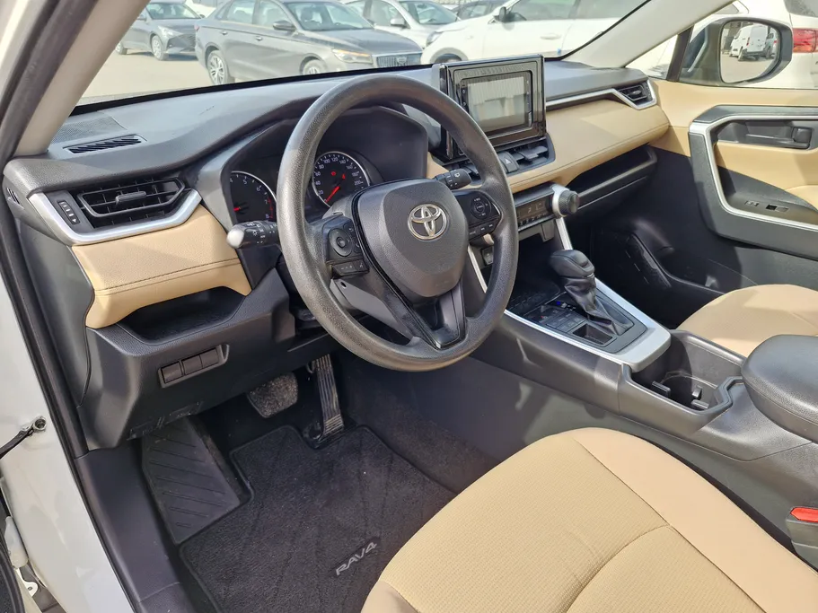 تويوتا راف فور LE 2022 