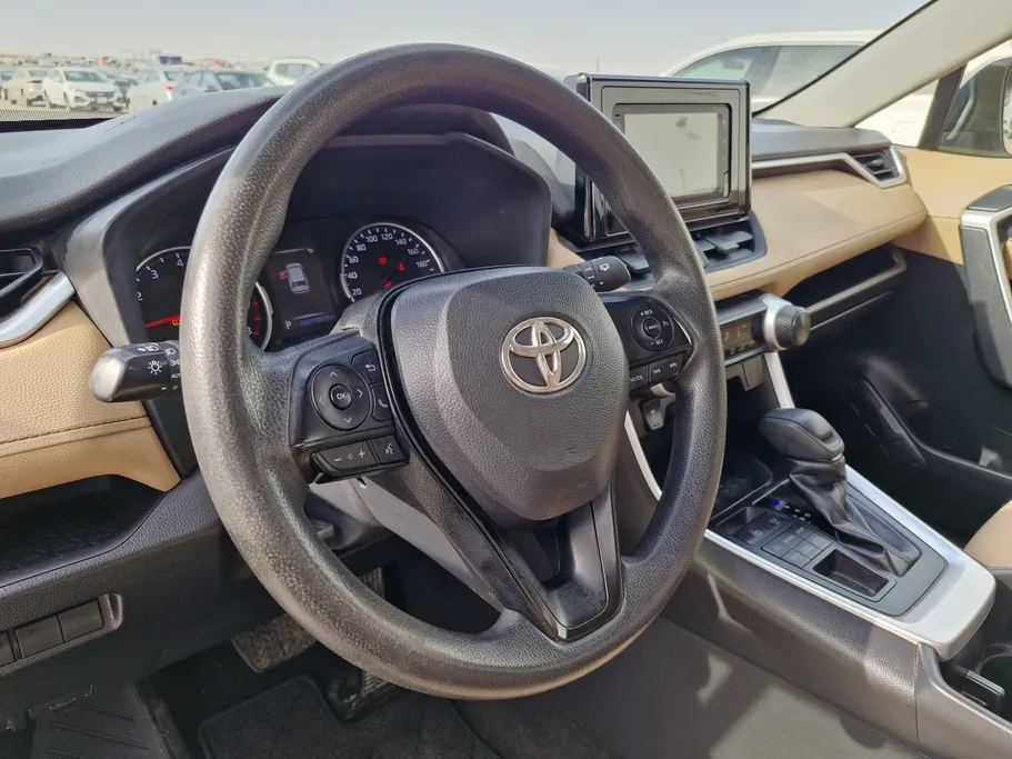 تويوتا راف فور LE 2022 