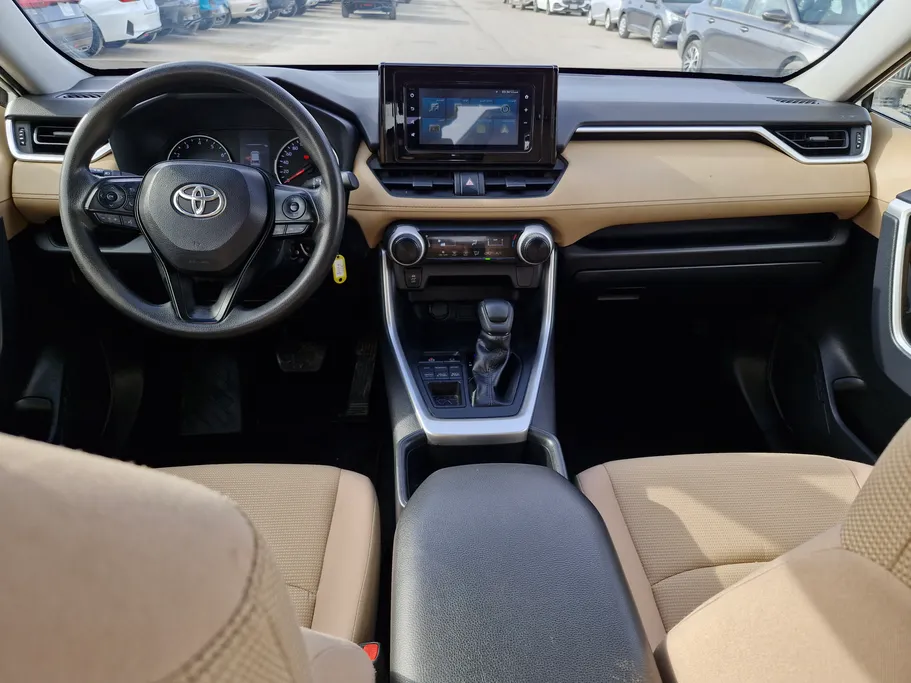 تويوتا راف فور LE 2022 