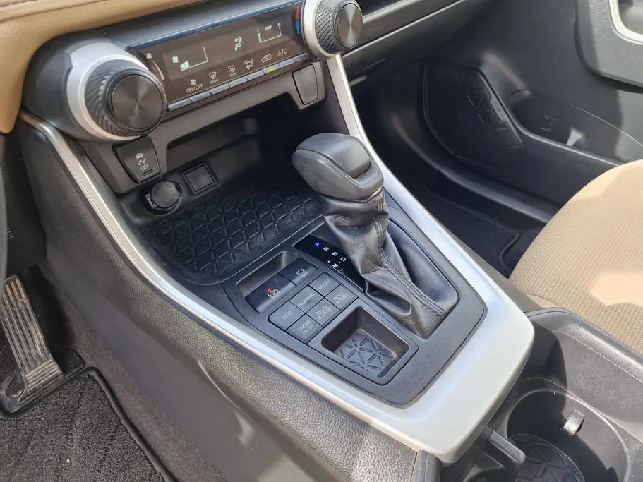 تويوتا راف فور LE 2022 