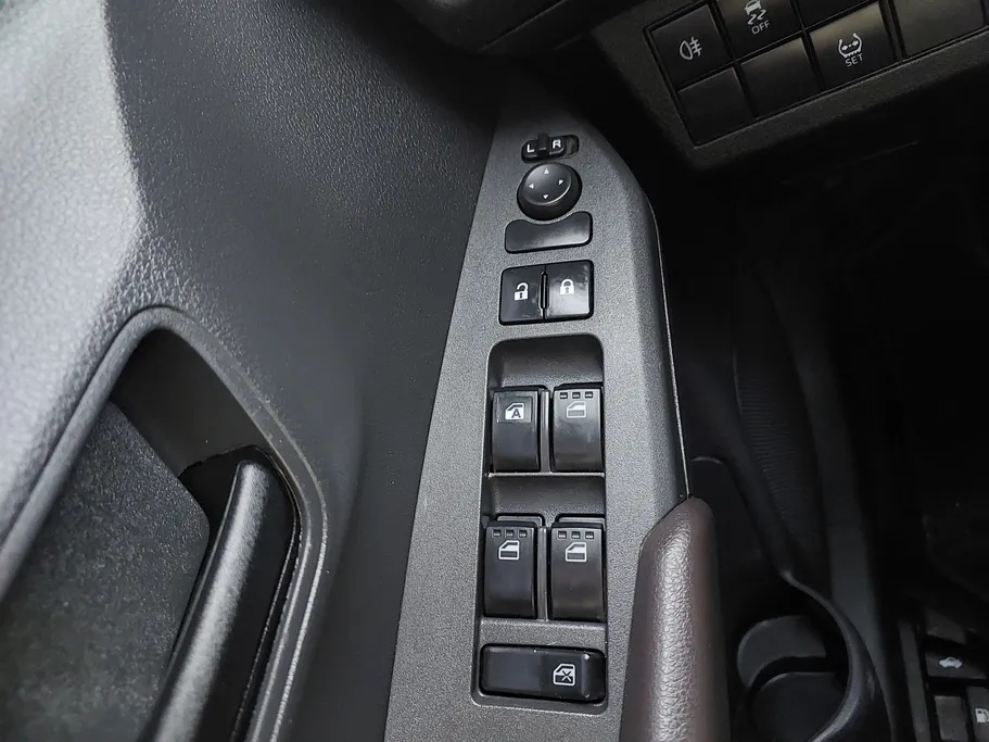 2023 Toyota Yaris  Y 