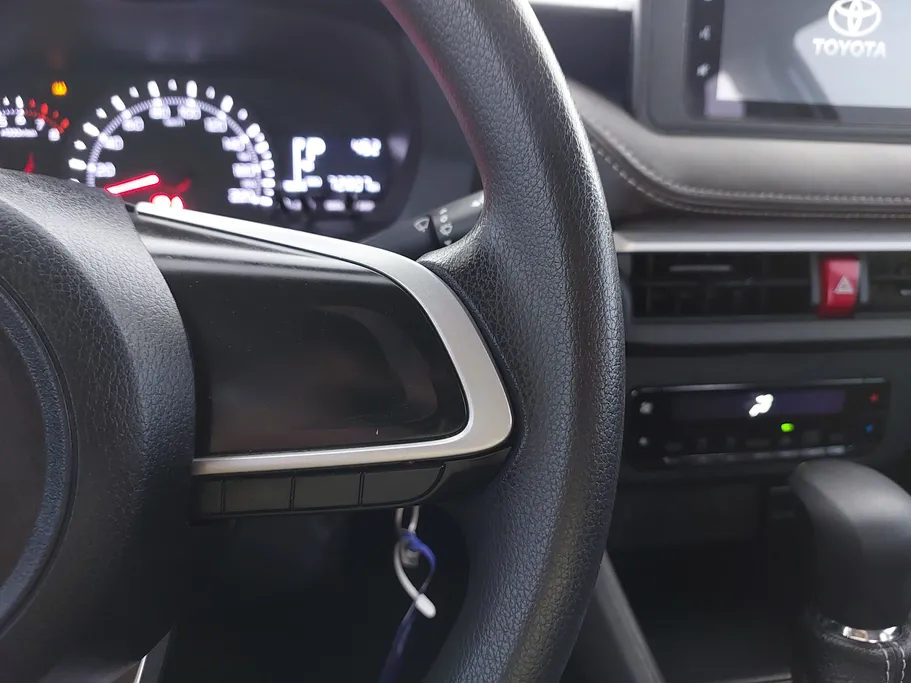 2023 Toyota Yaris  Y 