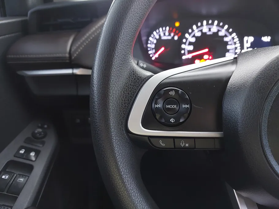 2023 Toyota Yaris  Y 