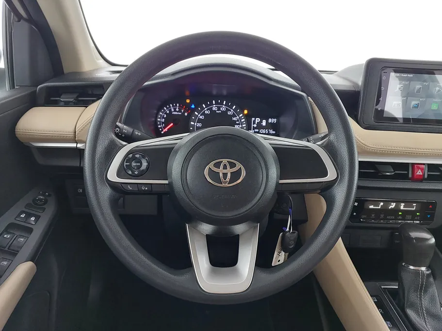 2024 Toyota Yaris  Y 