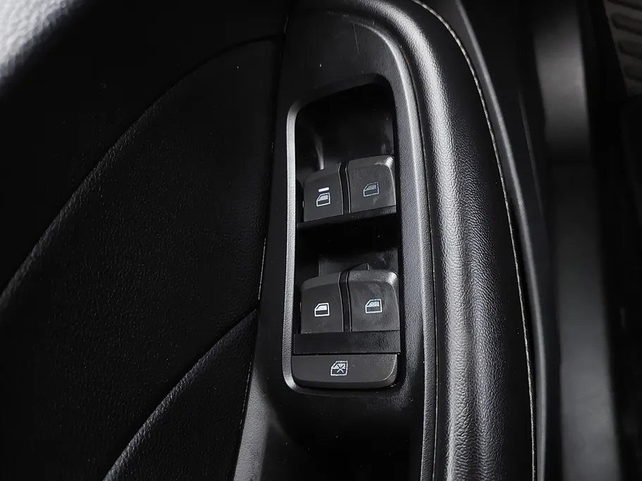 ام جي 5 LUX 2023 