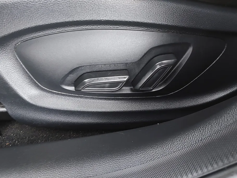 ام جي 5 LUX 2023 