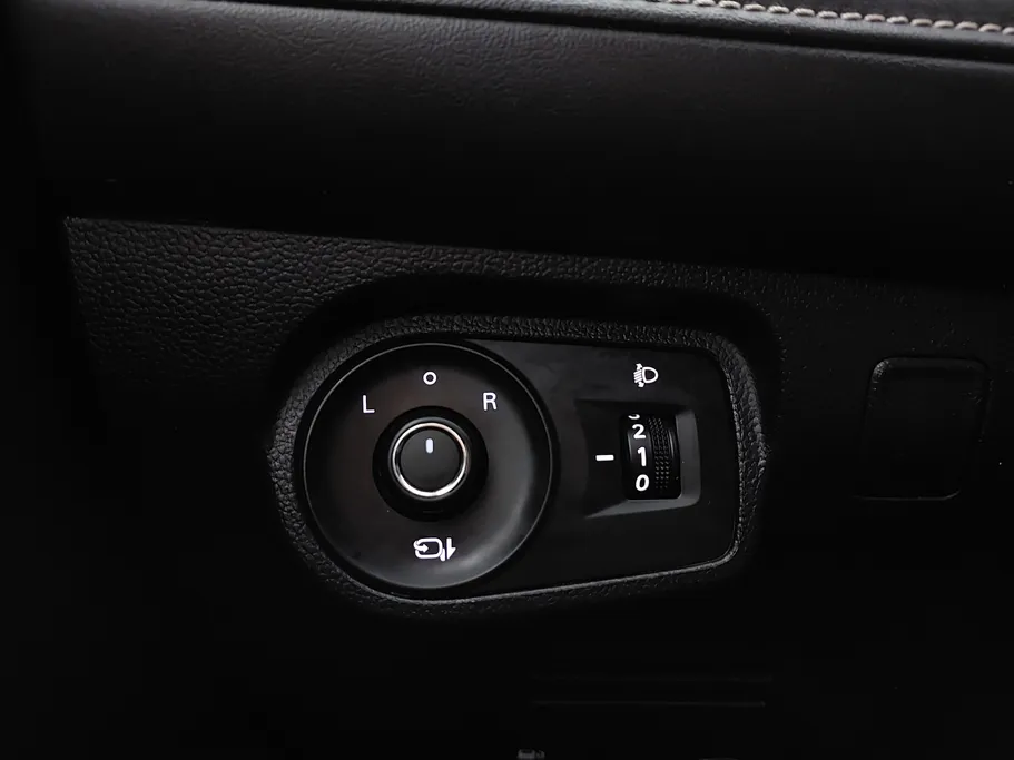 ام جي 5 LUX 2023 