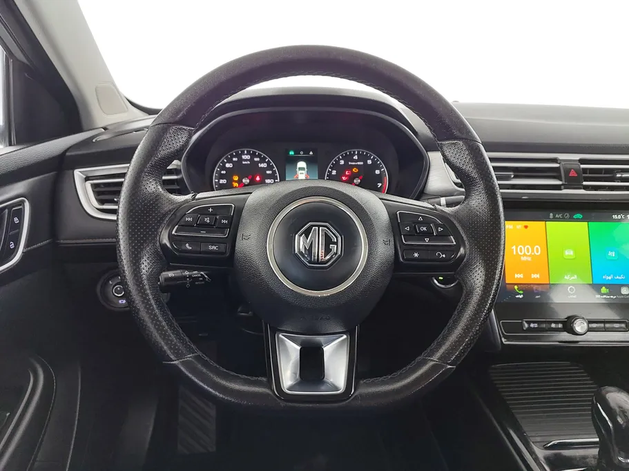 ام جي 5 LUX 2023 