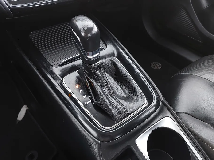 ام جي 5 LUX 2023 