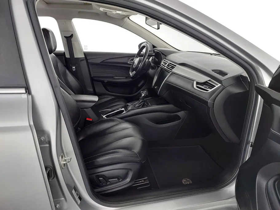 ام جي 5 LUX 2023 