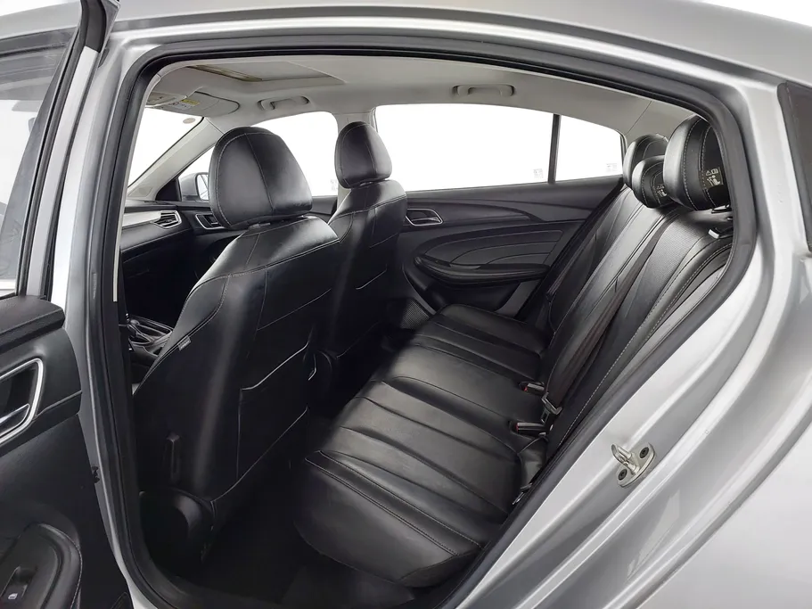 ام جي 5 LUX 2023 