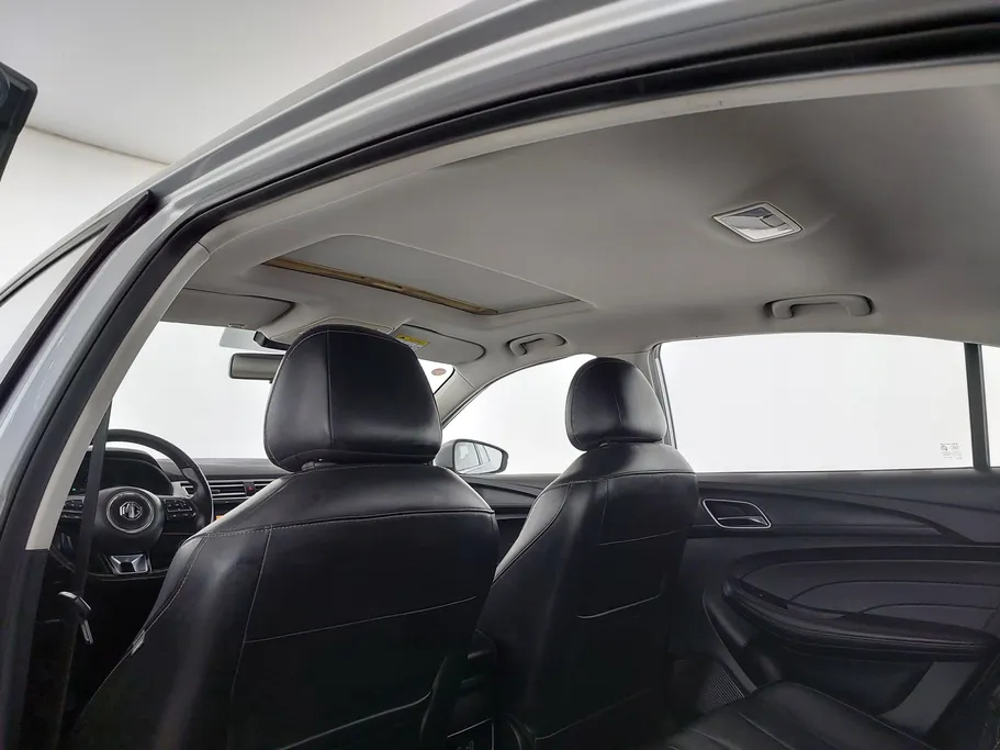 ام جي 5 LUX 2023 