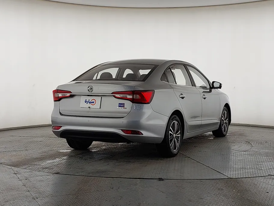 ام جي 5 LUX 2023 