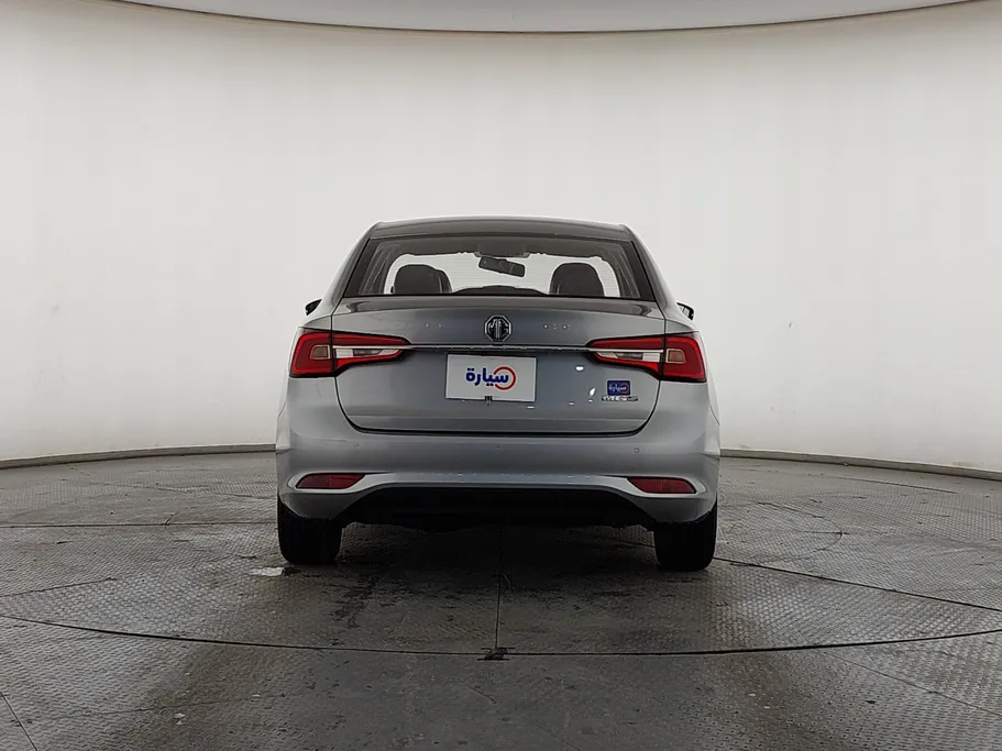 ام جي 5 LUX 2023 