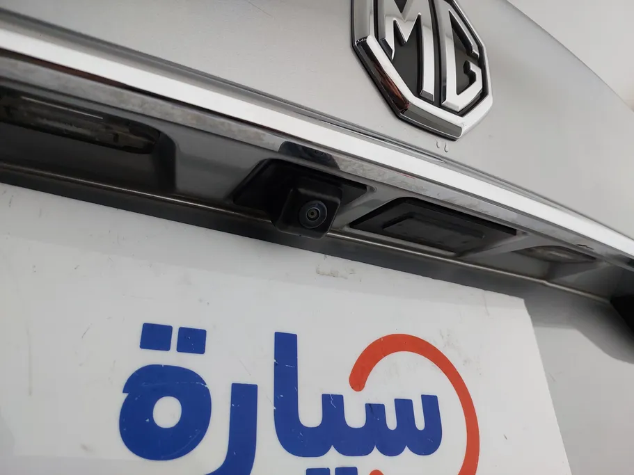 ام جي 5 LUX 2023 