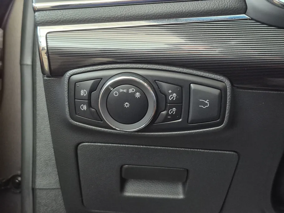 فورد تورس تيتانيوم 2022 