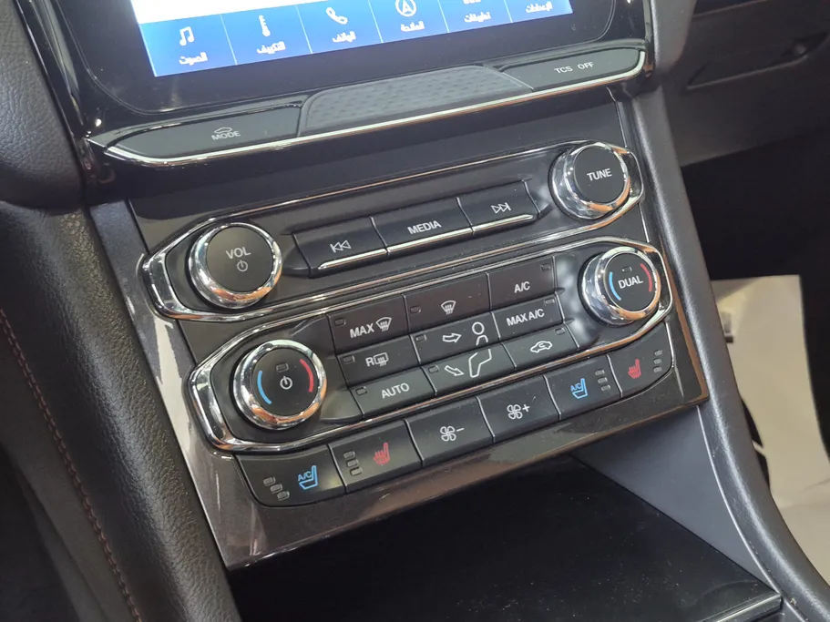 فورد تورس تيتانيوم 2022 