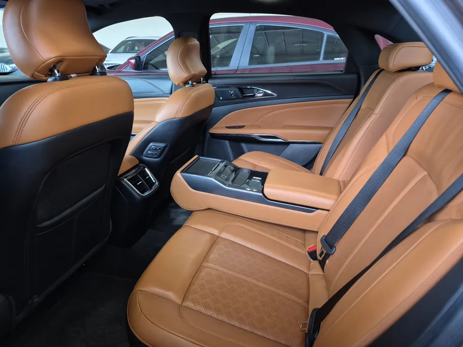 فورد تورس تيتانيوم 2022 