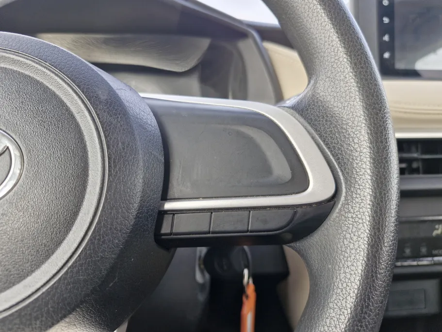 2023 Toyota Yaris  Y 