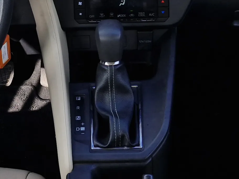 2023 Toyota Yaris  Y 