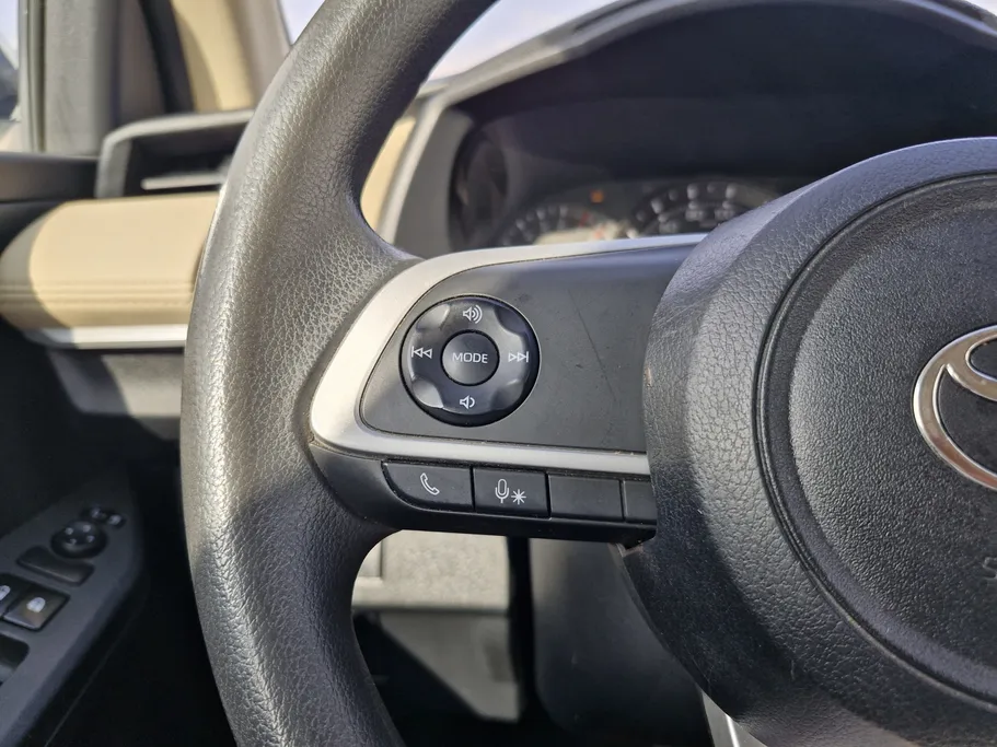 2023 Toyota Yaris  Y 