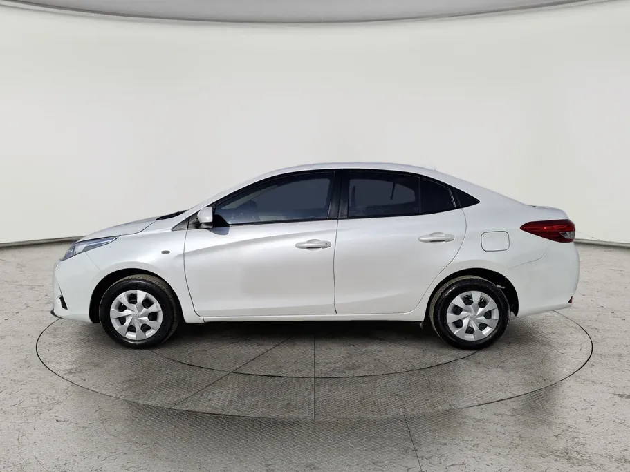 2022 Toyota Yaris  Y 