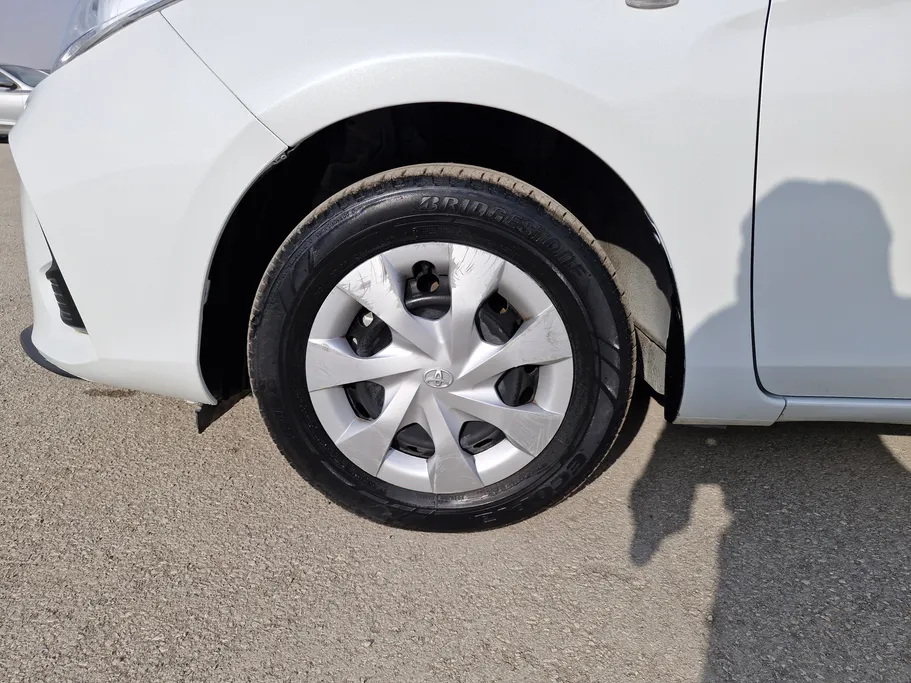 2022 Toyota Yaris  Y 