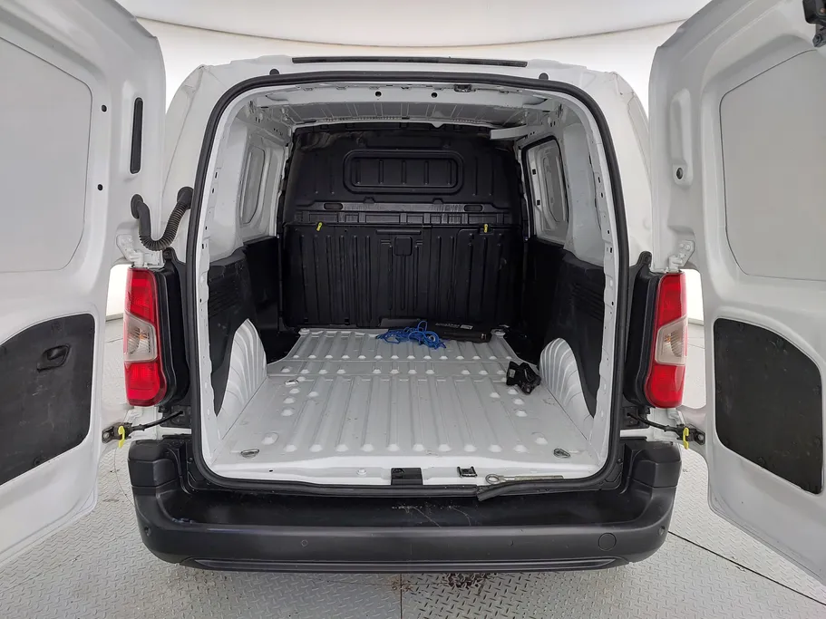 2022 Peugeot Partner Short van 
