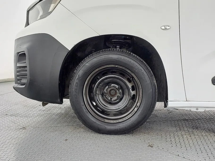 2022 Peugeot Partner Short van 