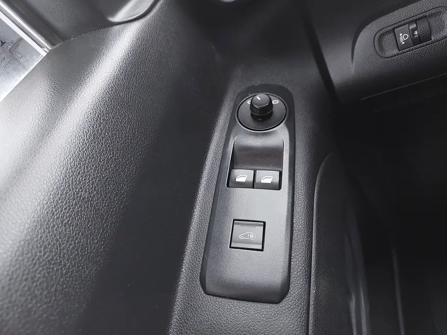 2022 Peugeot Partner Short van 