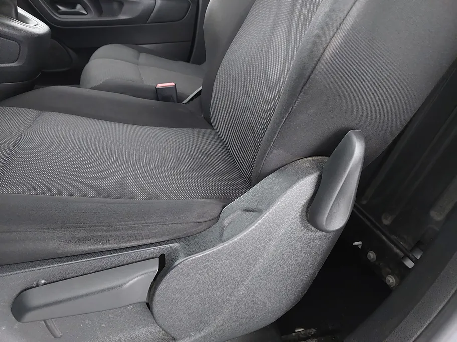 2022 Peugeot Partner Short van 