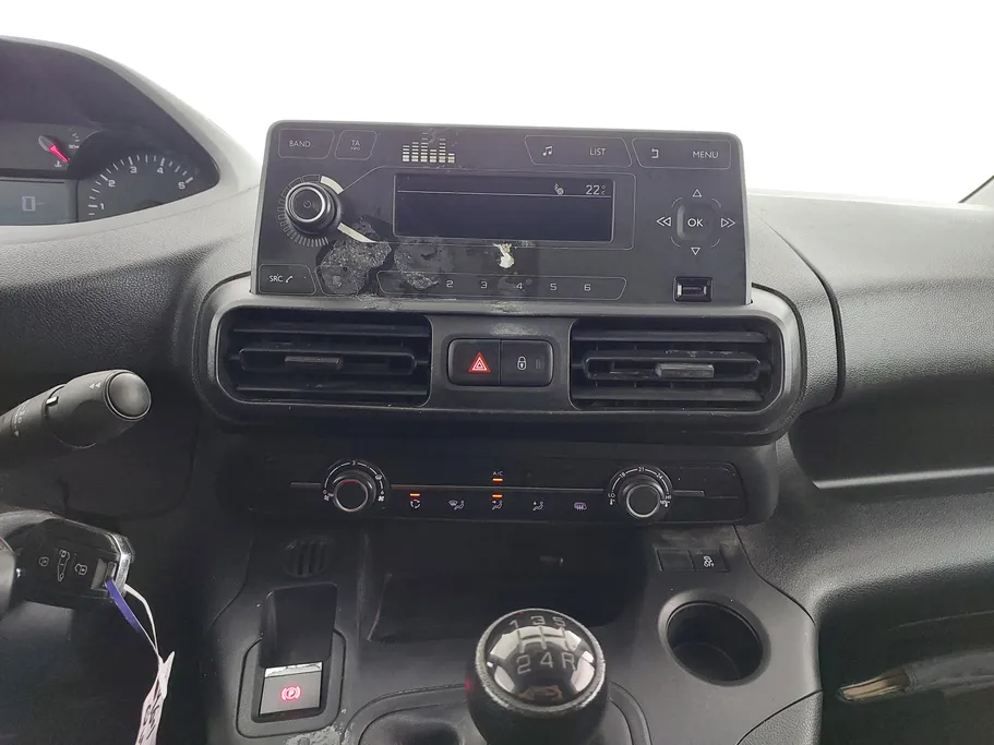 2022 Peugeot Partner Short van 