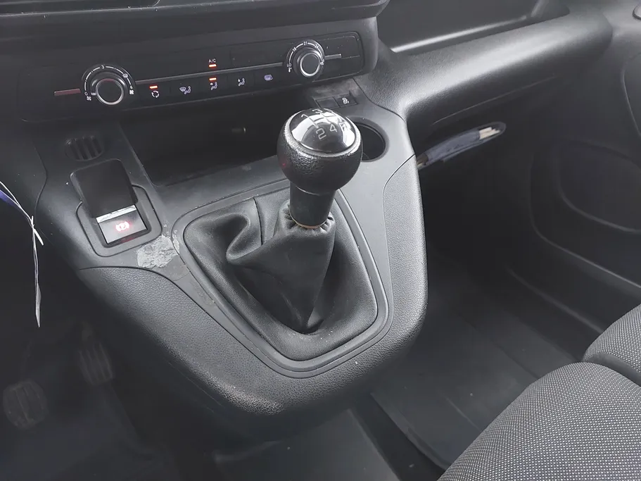 2022 Peugeot Partner Short van 
