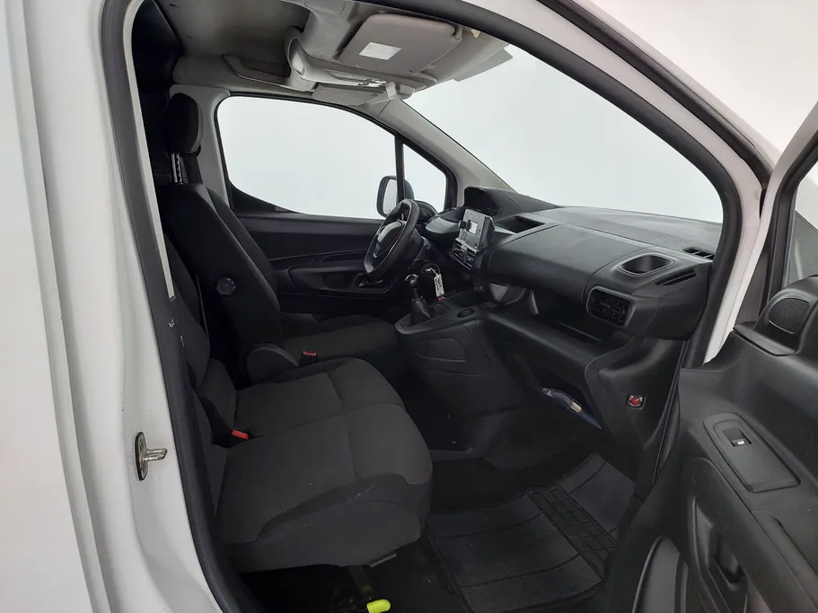 2022 Peugeot Partner Short van 