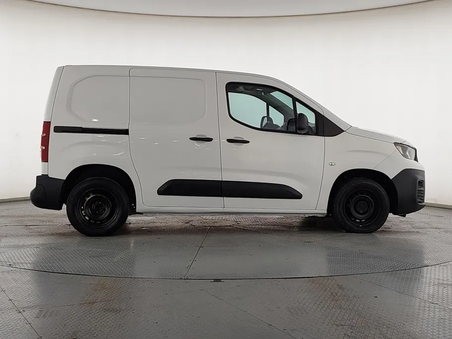 2022 Peugeot Partner Short van 