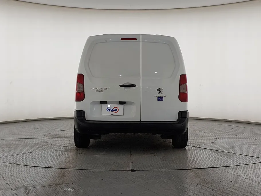 2022 Peugeot Partner Short van 