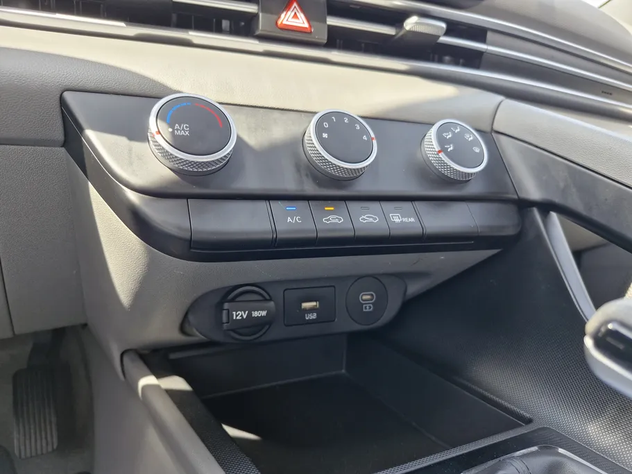 2024 Hyundai Elantra Fleet 