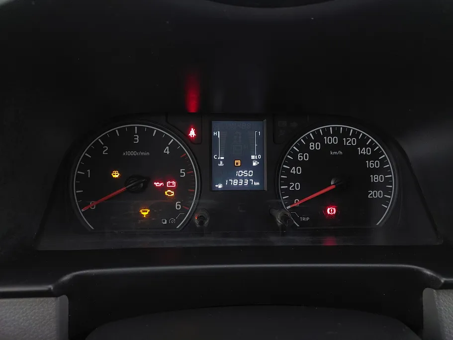 نيسان باص اورفان NV350 2021 