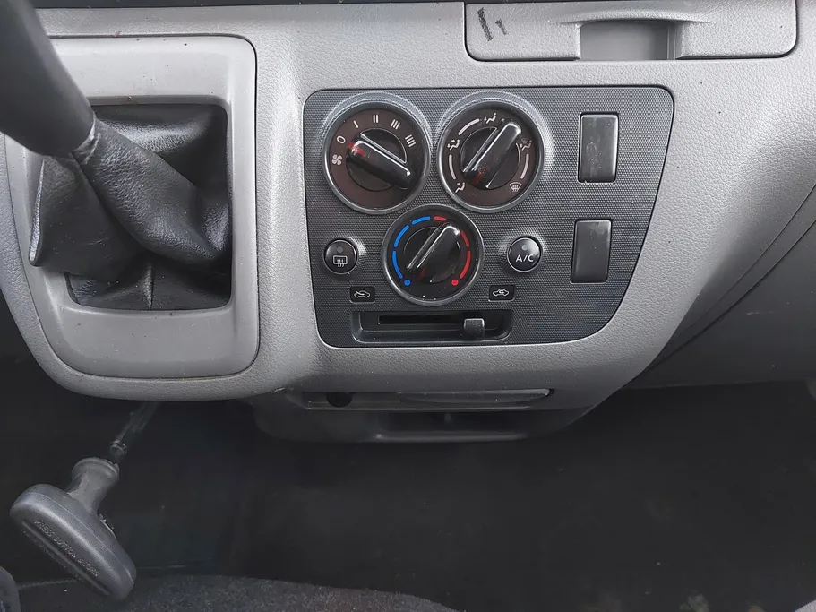 نيسان باص اورفان NV350 2021 