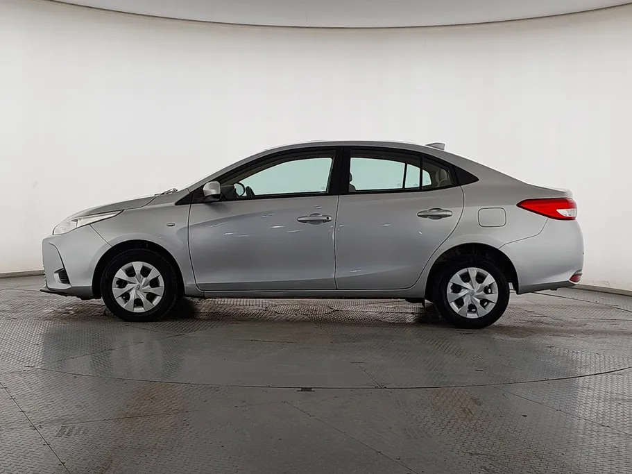 2022 Toyota Yaris  Y 