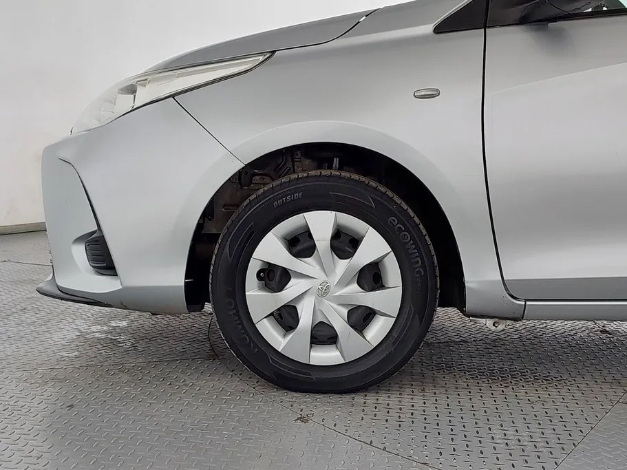 2022 Toyota Yaris  Y 