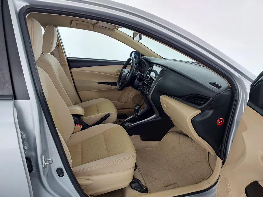 2022 Toyota Yaris  Y 