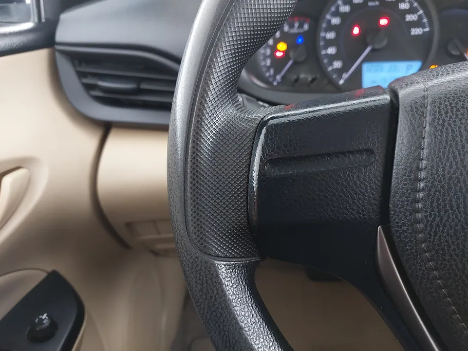 2022 Toyota Yaris  Y 