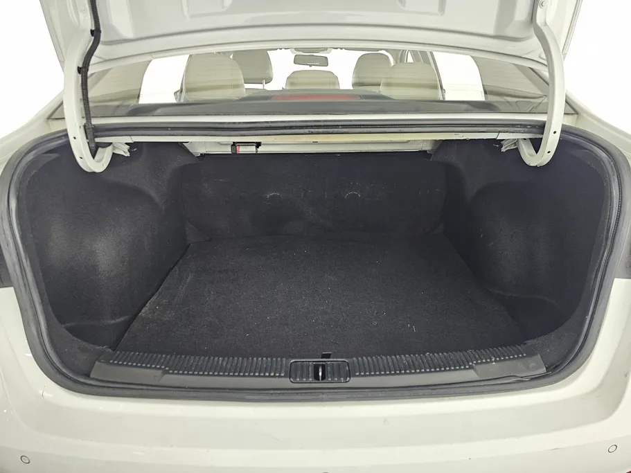 ام جي 5 LUX 2023 