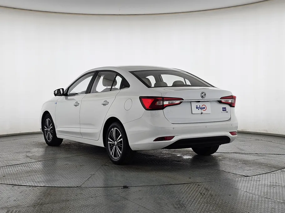 ام جي 5 LUX 2023 