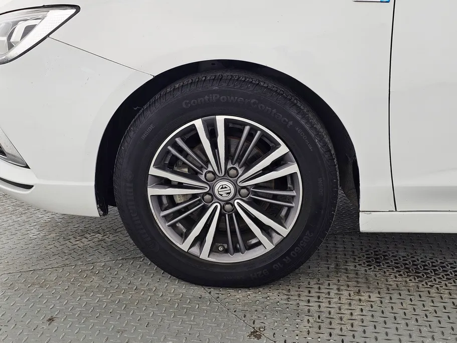 ام جي 5 LUX 2023 