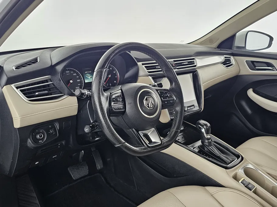 ام جي 5 LUX 2023 