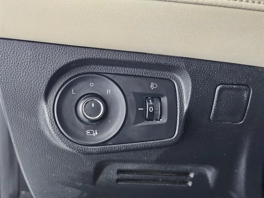 ام جي 5 LUX 2023 