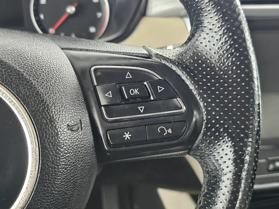 ام جي 5 LUX 2023 